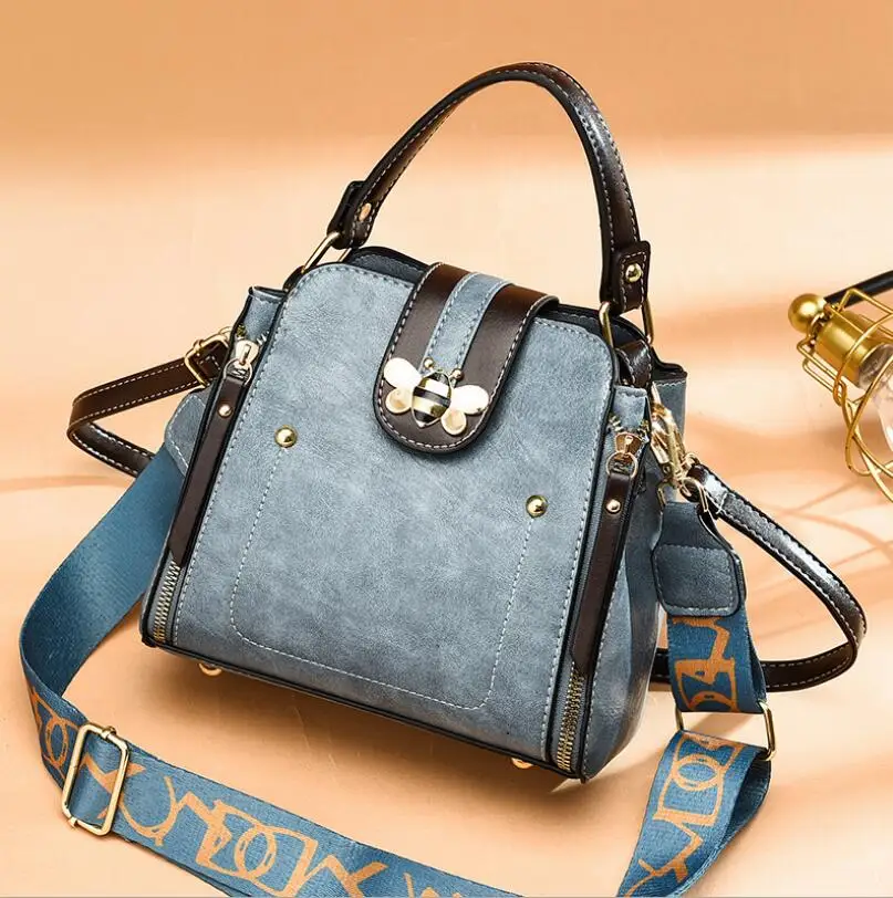

Retro PU Leather Women Bag Bee Decoration Handbags Brand Crossbody Bags Ladies Shoulder Bags Luxury Hand Bags Bucket Bag