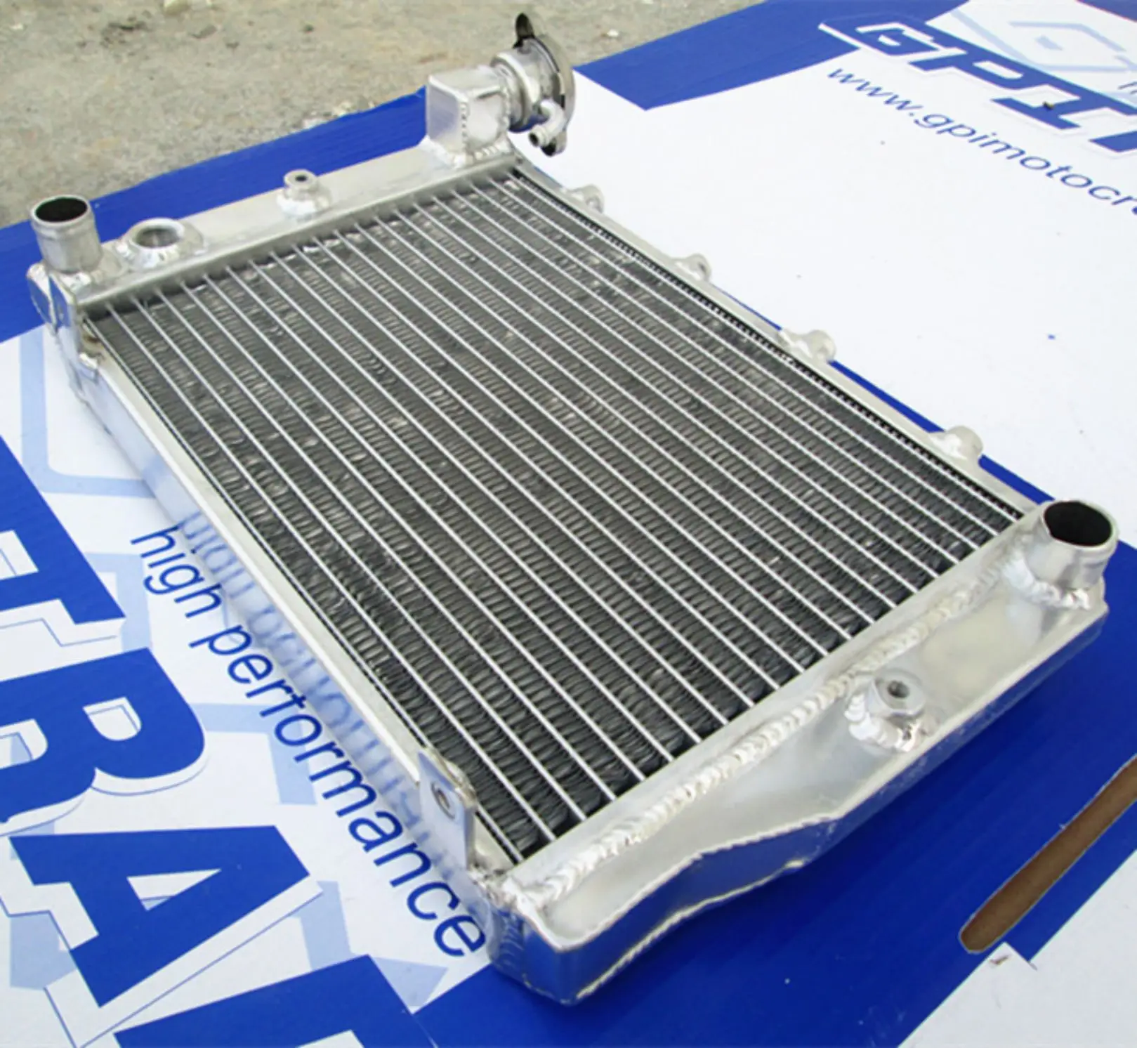 Для Honda Magna 700 VF700C 1982-1986 годов алюминиевый радиатор охладитель охлаждающей