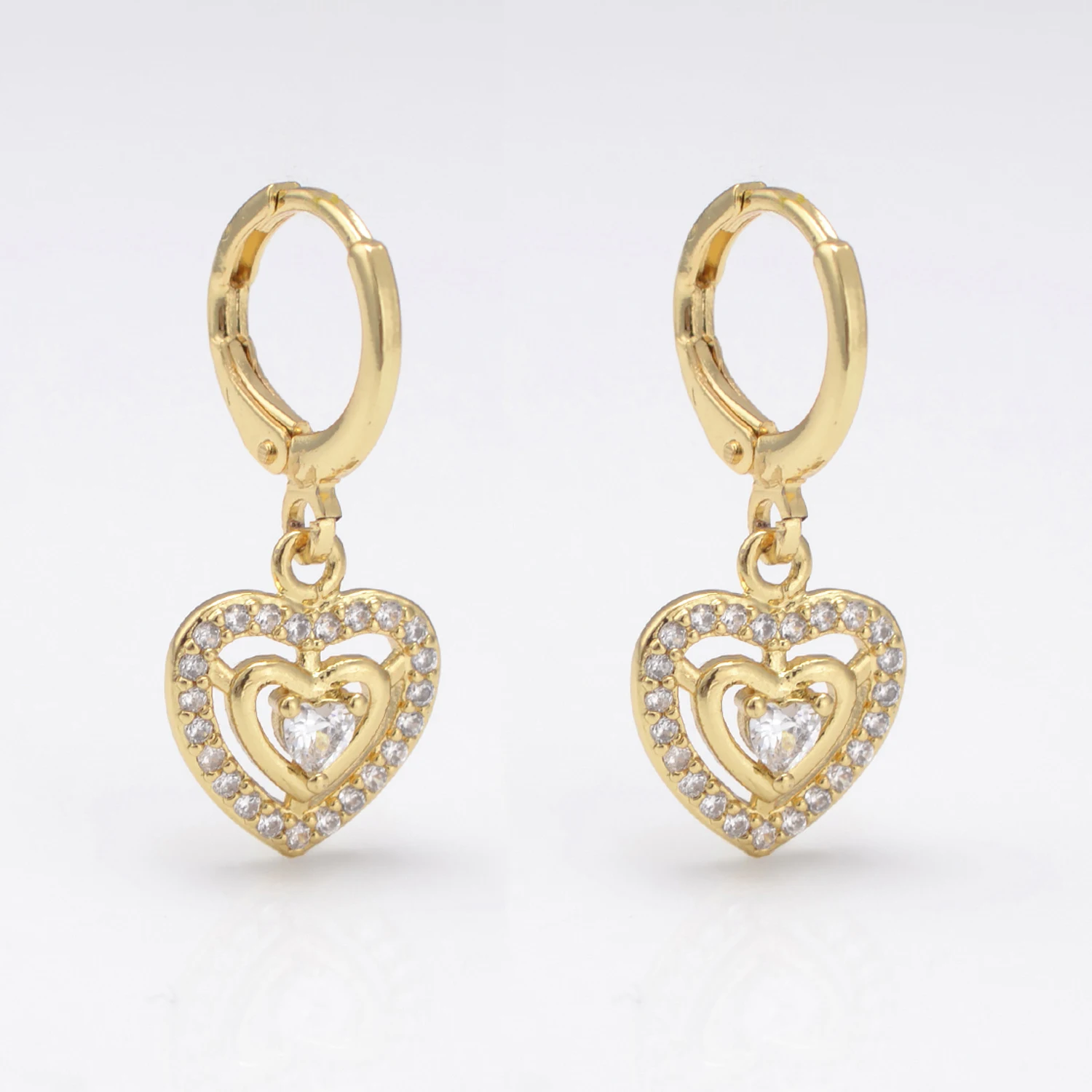 

Luxury Zircon Heart Shape Earrings Paved CZ Ear Buckle Hoops Pendant Earring for Women Perfect Party Ear Decoration Eardrops