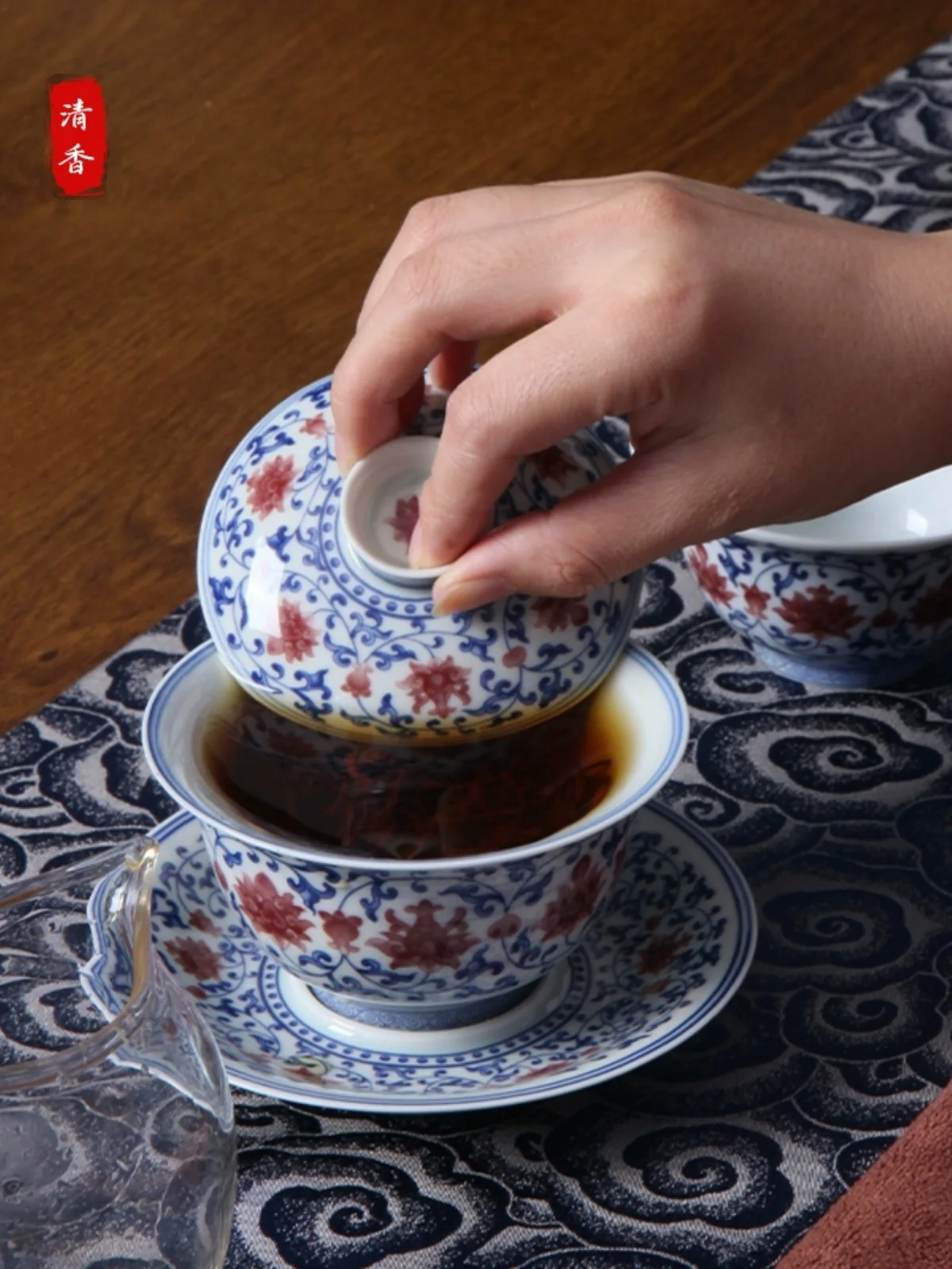 

Jingdezhen Yongle сине-белый фарфор Эмаль красная чаша с тремя крышками чайная чаша керамическая Бытовая большая чайная чашка чайный набор