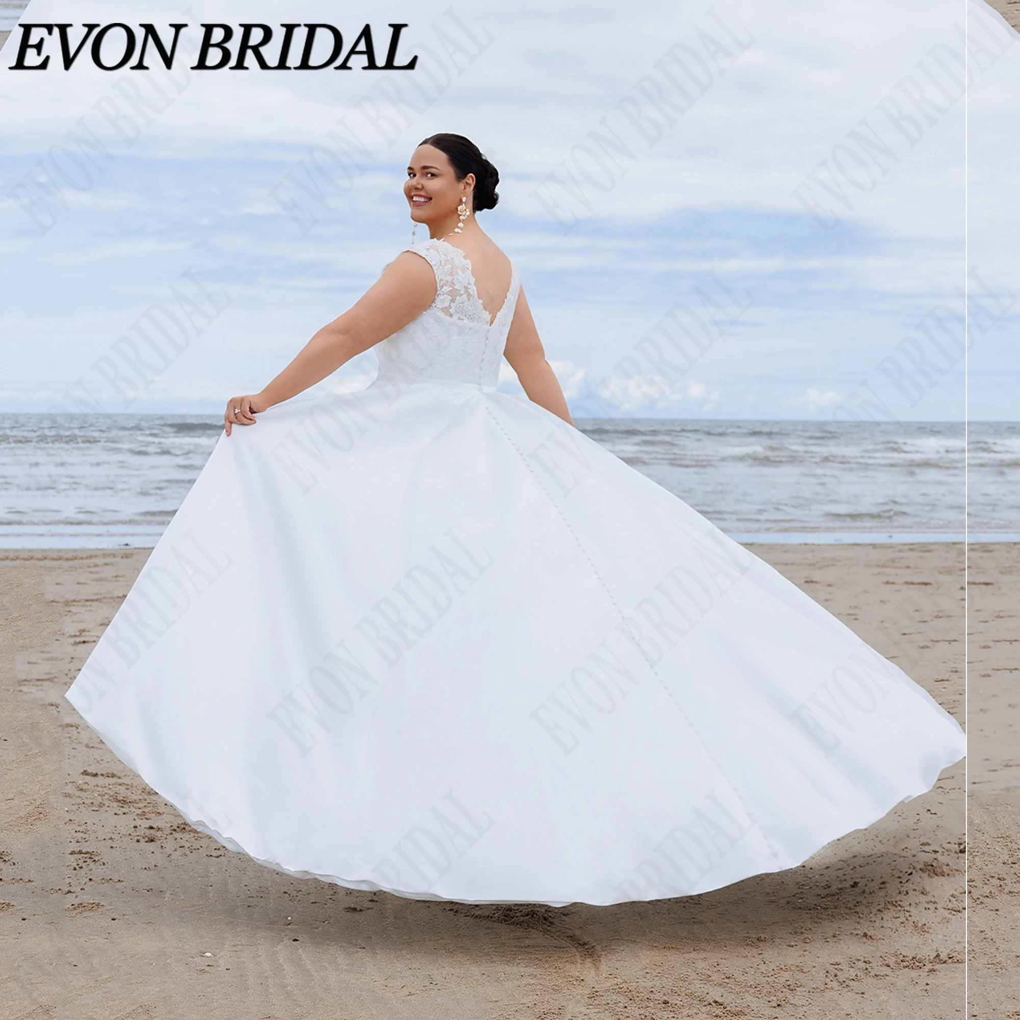 Фото EVON BRIDAL Свадебное Платье Большие Размеры Тонкие Бретельки Кружевные Аппликации Атлас Классический А-силуэт Спина В Пол Шлейф На Заказ Для Пышных Женщин Свадьба Церковь Элегантное Праздник №2
