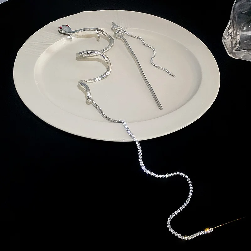 Женская заколка со змеиным плетением Классическая с кисточками и цепочкой