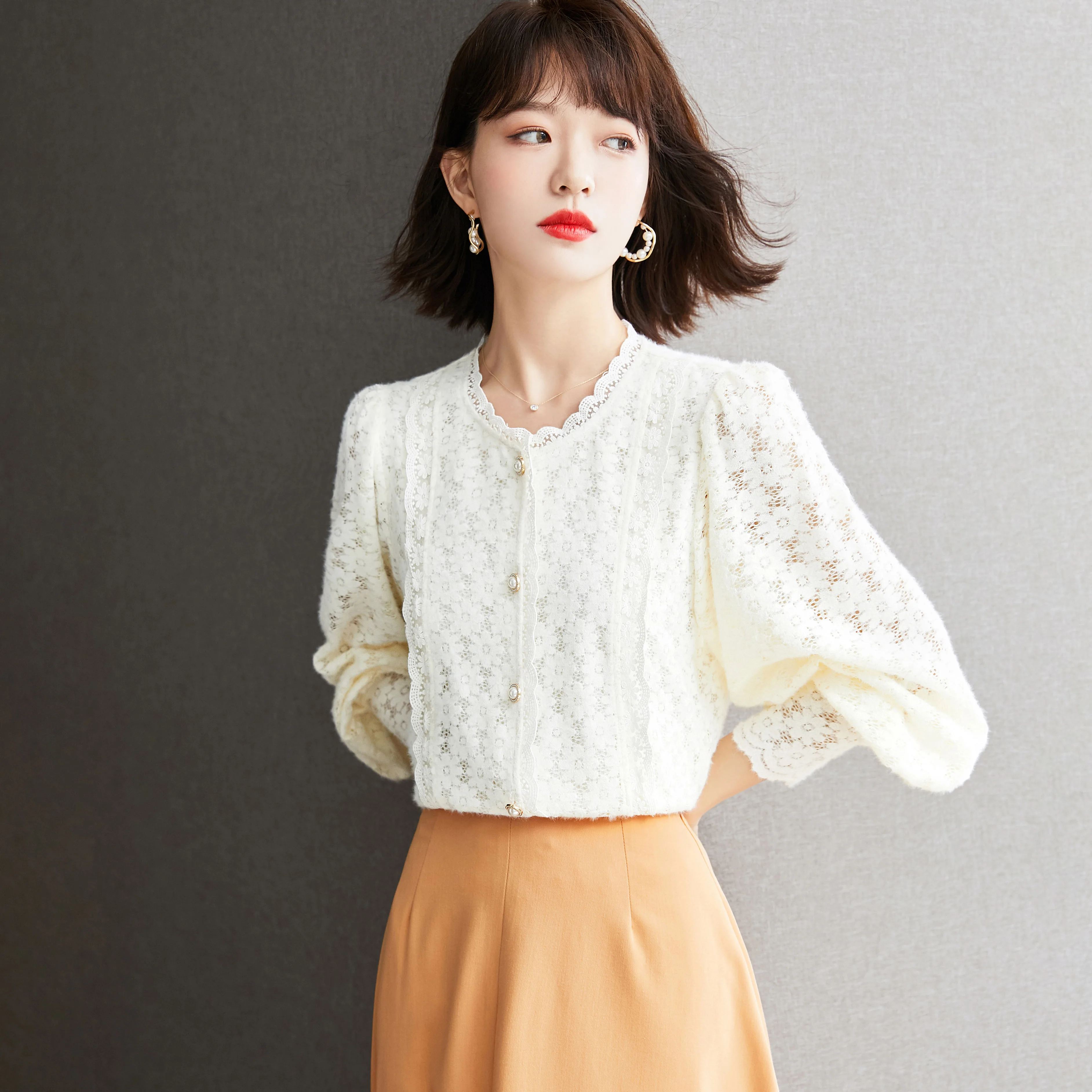 

Women Tops 2022 Autumn New Lantern Long Sleeve O-neck Apricot Lace Shirt Office Lady Elegant Vintage Loose Casual Blouse C1381