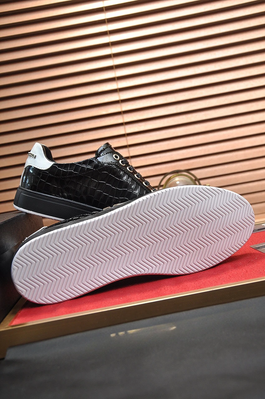 Рисунок 6 - Мужские спортивные кроссовки с черепом