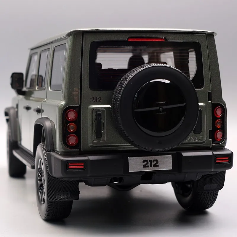 Фото BJ212 BEIQI 212 T01, имитационная модель автомобиля из сплава, украшение для внедорожника, металлическая копия кусочков, подарок для мальчиков, коллекционная коллекция для взрослых, зеленый, 1:18 №5