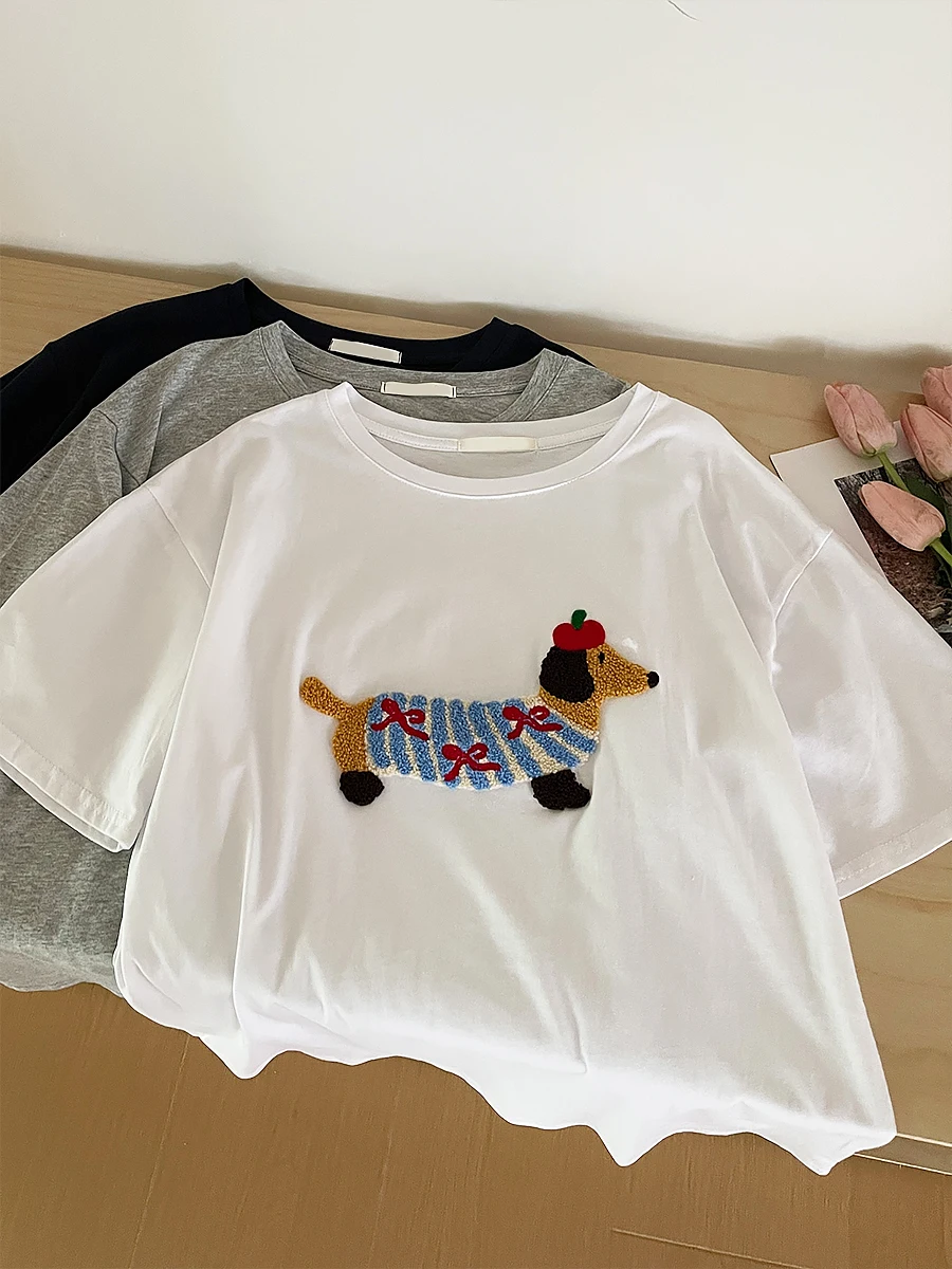 Летняя свободная и стройнящая футболка с вышивкой милой собаки круглым вырезом