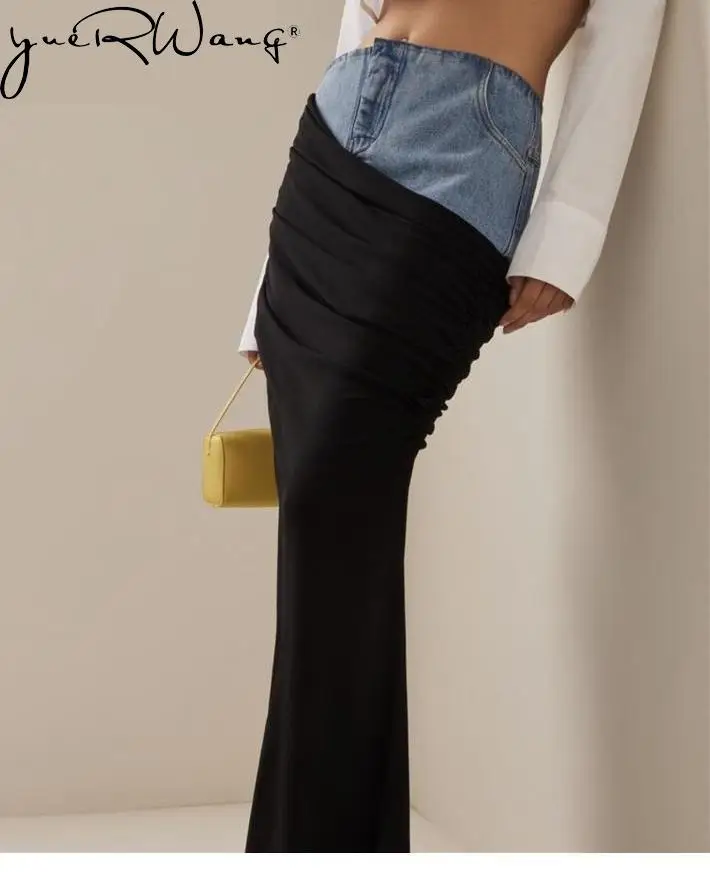 

Yuerwang Женская юбка 2023 Весна джинсовые юбки сшитые черные плиссированные длинные юбки с высокой талией Асимметричные бедра новое поступление