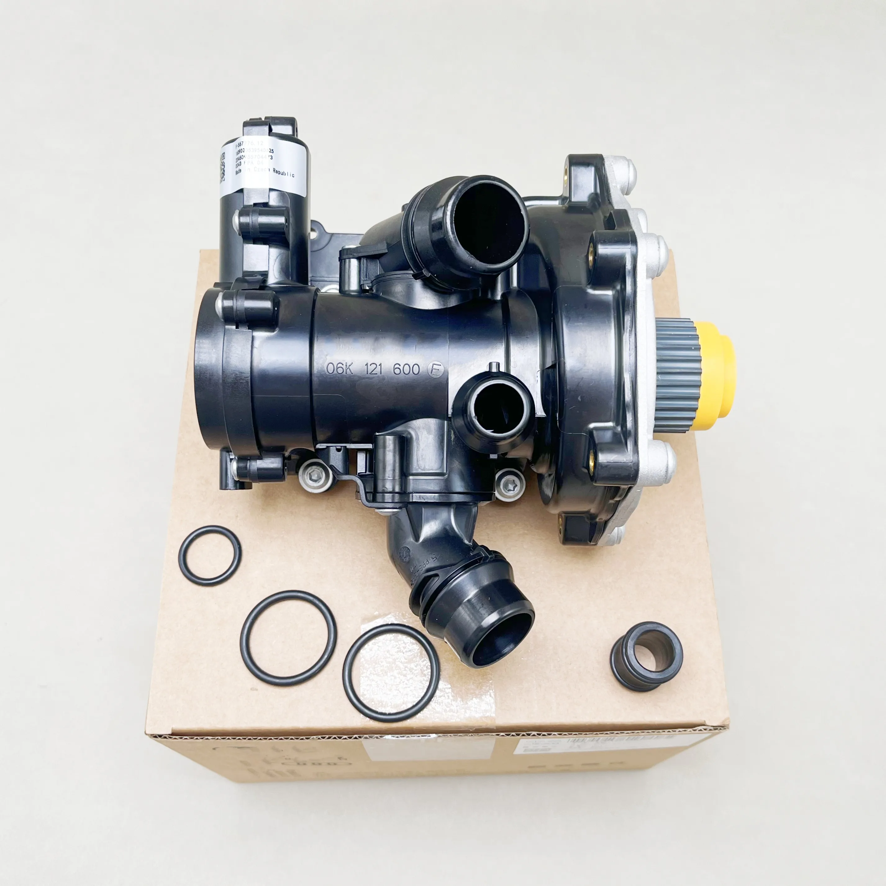 

Оригинальный корпус термостата водяного насоса 06L121111H,06L121011B для AUDI A3,A4,A5,A6,A7,A8,Q5,Q7 2015-,TT 1,8/2,0