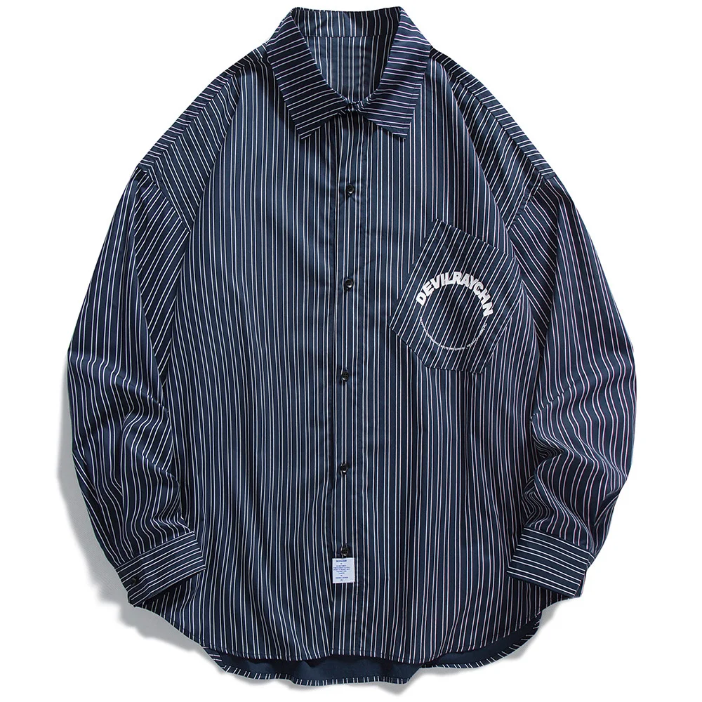 

Мужская рубашка с большими карманами и буквенным принтом, в полоску