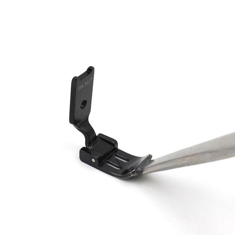 Детали швейной машины DaYu 403 (AT112/F524) прикрепляет ленту к поверхности ткани