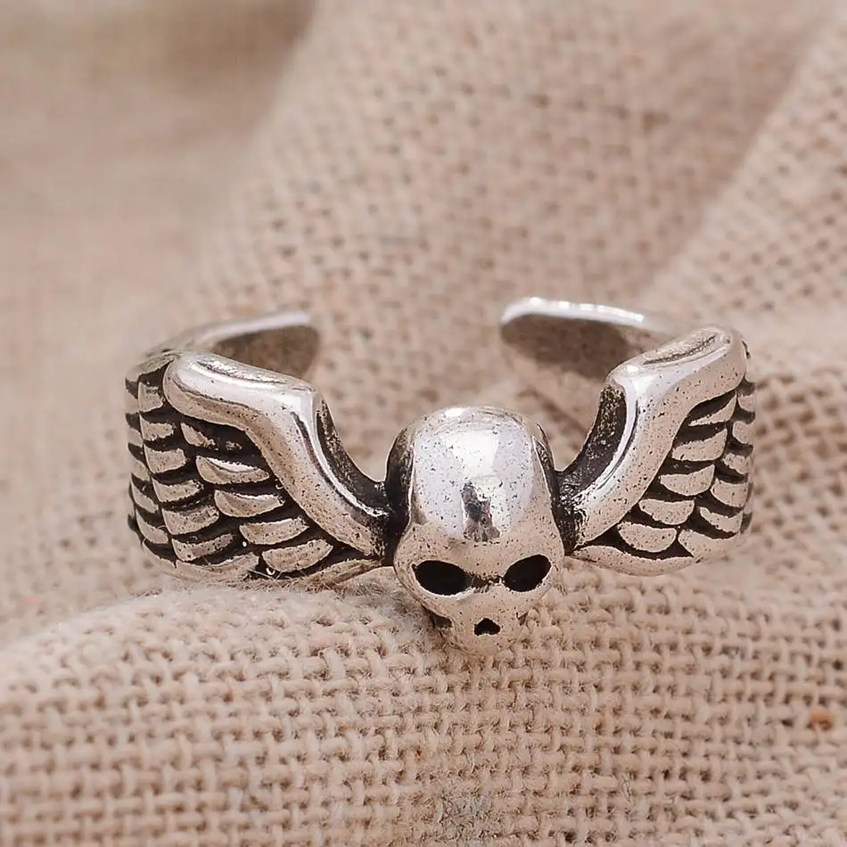 Мужское кольцо с крыльями черепа посеребренное вечерние ЦО 30% пробы подарок на