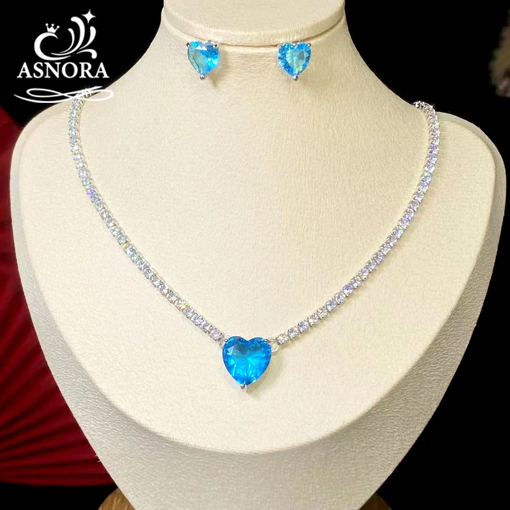 

Ожерелье и серьги с подвеской в виде капли воды