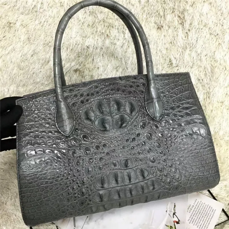 Рисунок 6 - Сумка-тоут женская из натуральной крокодиловой кожи