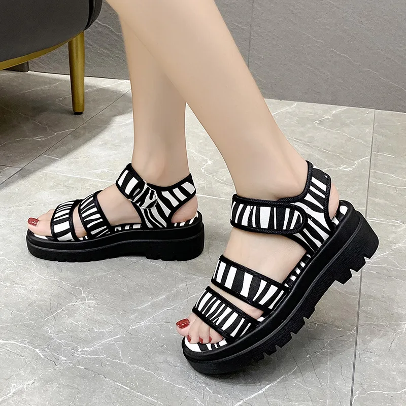 

Low Sandals Woman Leather Low-heeled PU Slides Rome Fabric Rubber Hoof Heels Low Sandals Woman Leather Low-heeled Rome Slides Fa