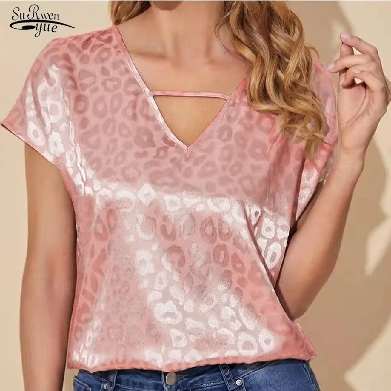 

Женская блузка с коротким рукавом, V-образным вырезом и пуговицами