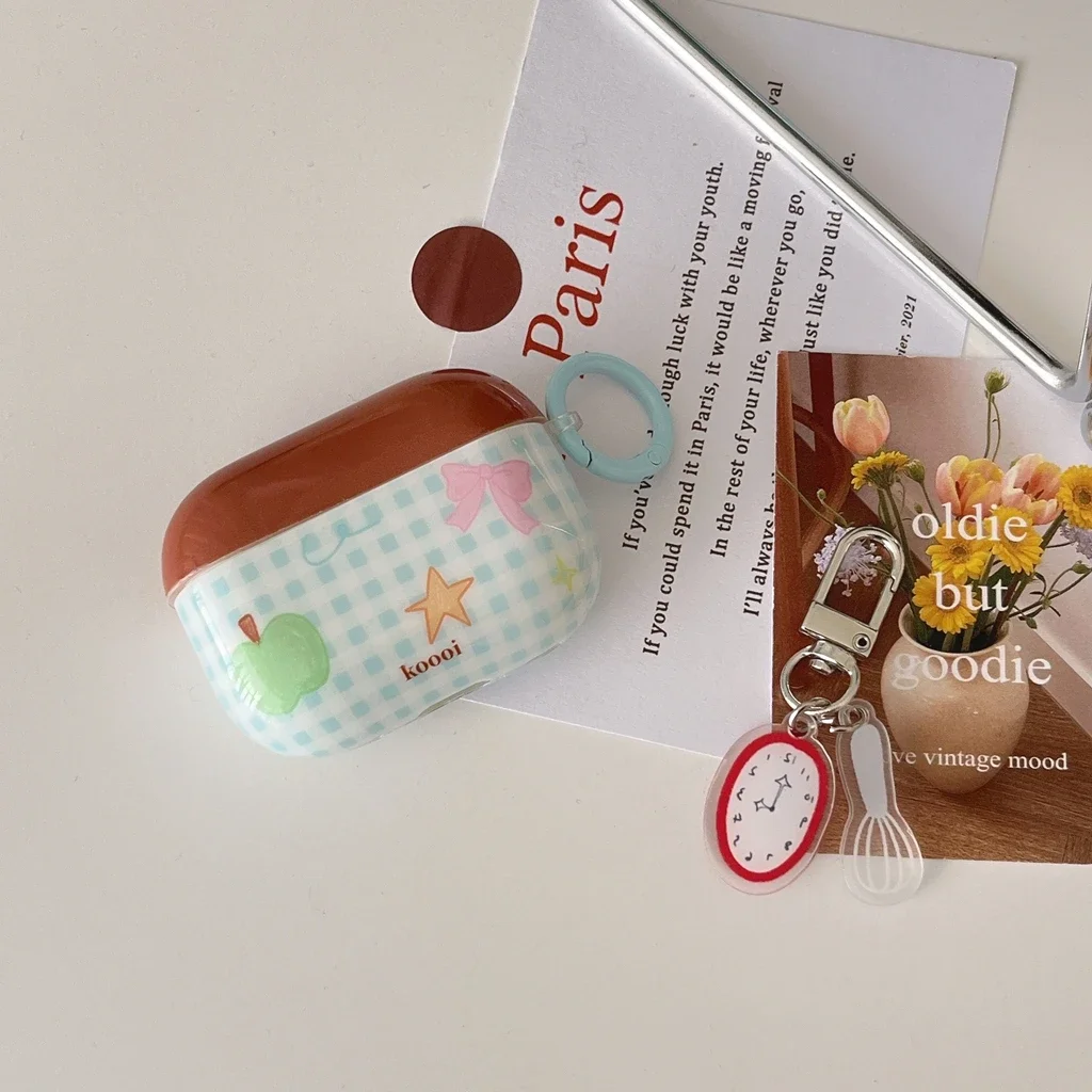 Коричнево-зеленый сетчатый узор с бантом и подвеской в виде фруктовых часов