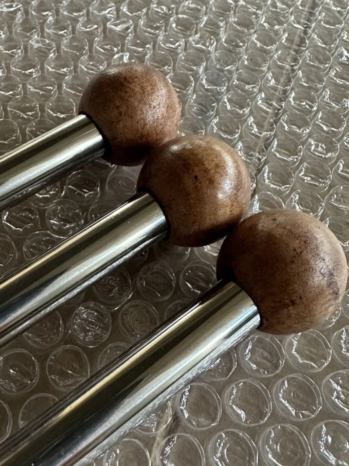 Средневековый журнальный столик из массива дерева с несколькими краями для