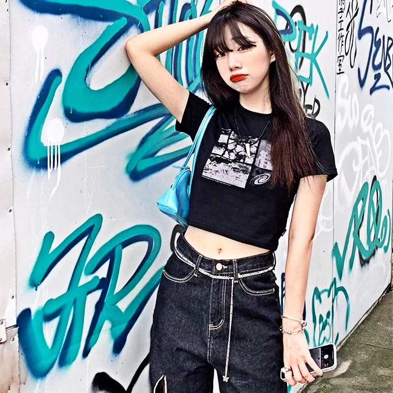 

Женский короткий топ в стиле Харадзюку, черная винтажная облегающая футболка в готическом стиле 90-х, с графическим принтом, сексуальная лет...