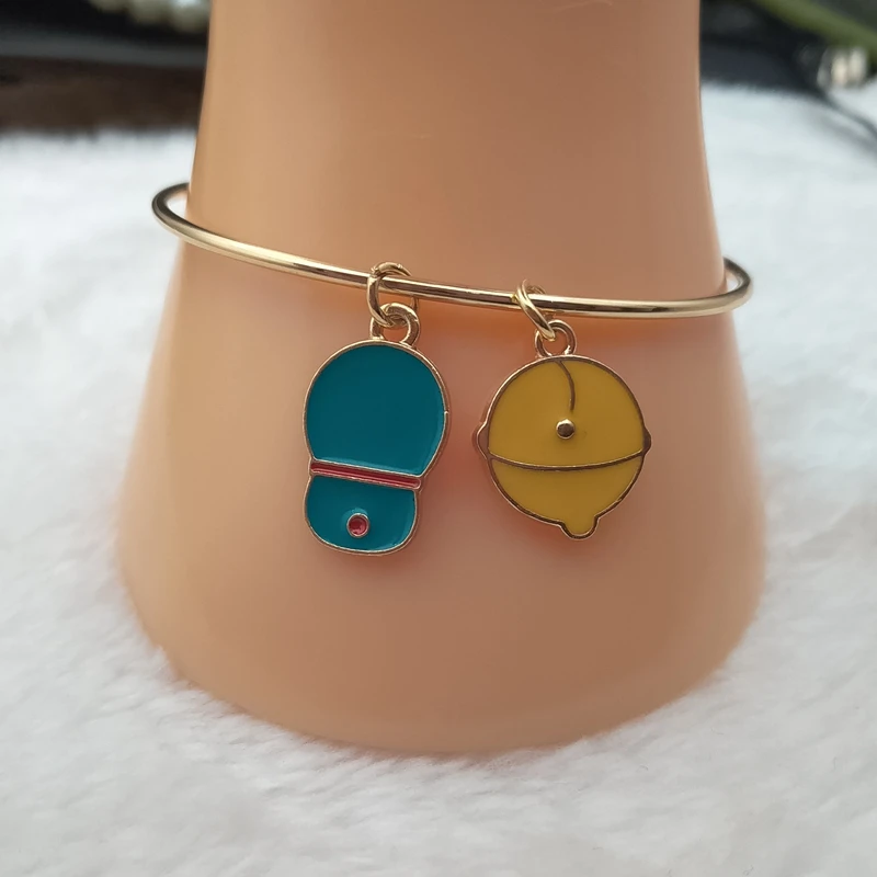 Эмалированный браслет с подвеской в виде мультяшного робота кота | Украшения и