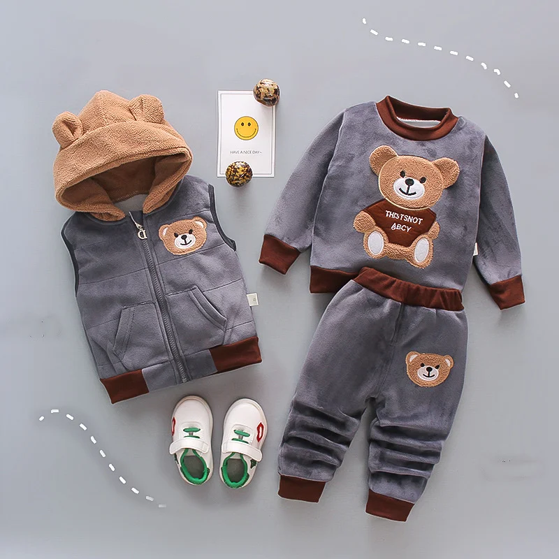 

Детская одежда, новинка 2023, корейский мультяшный плюшевый мишка, комплект из трех предметов для осени и зимы, одежда для девочек, платье для мальчиков