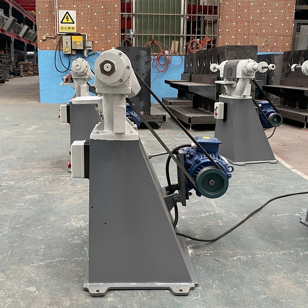 Трехфазная промышленная буферная полировальная машина для применения металла и