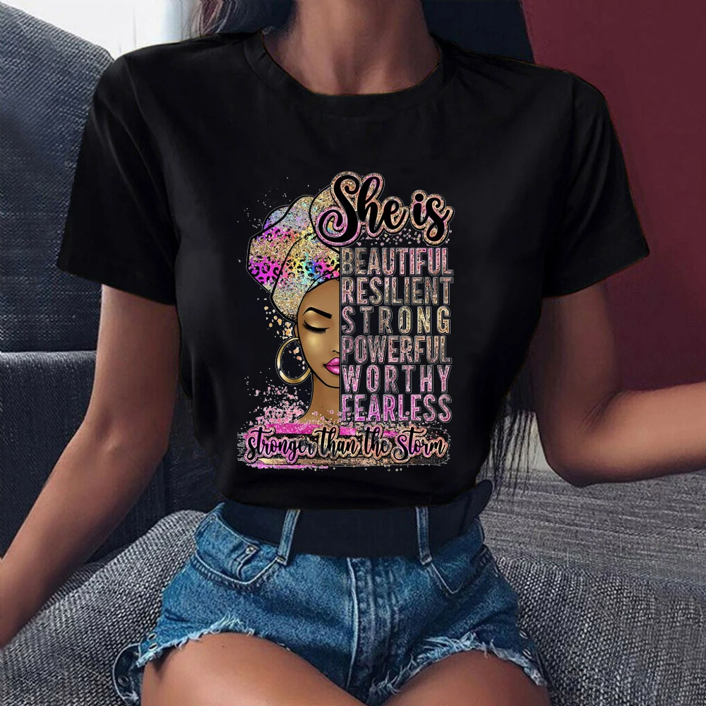 Рисунок 3 - Черная девушка, футболка "Магия"