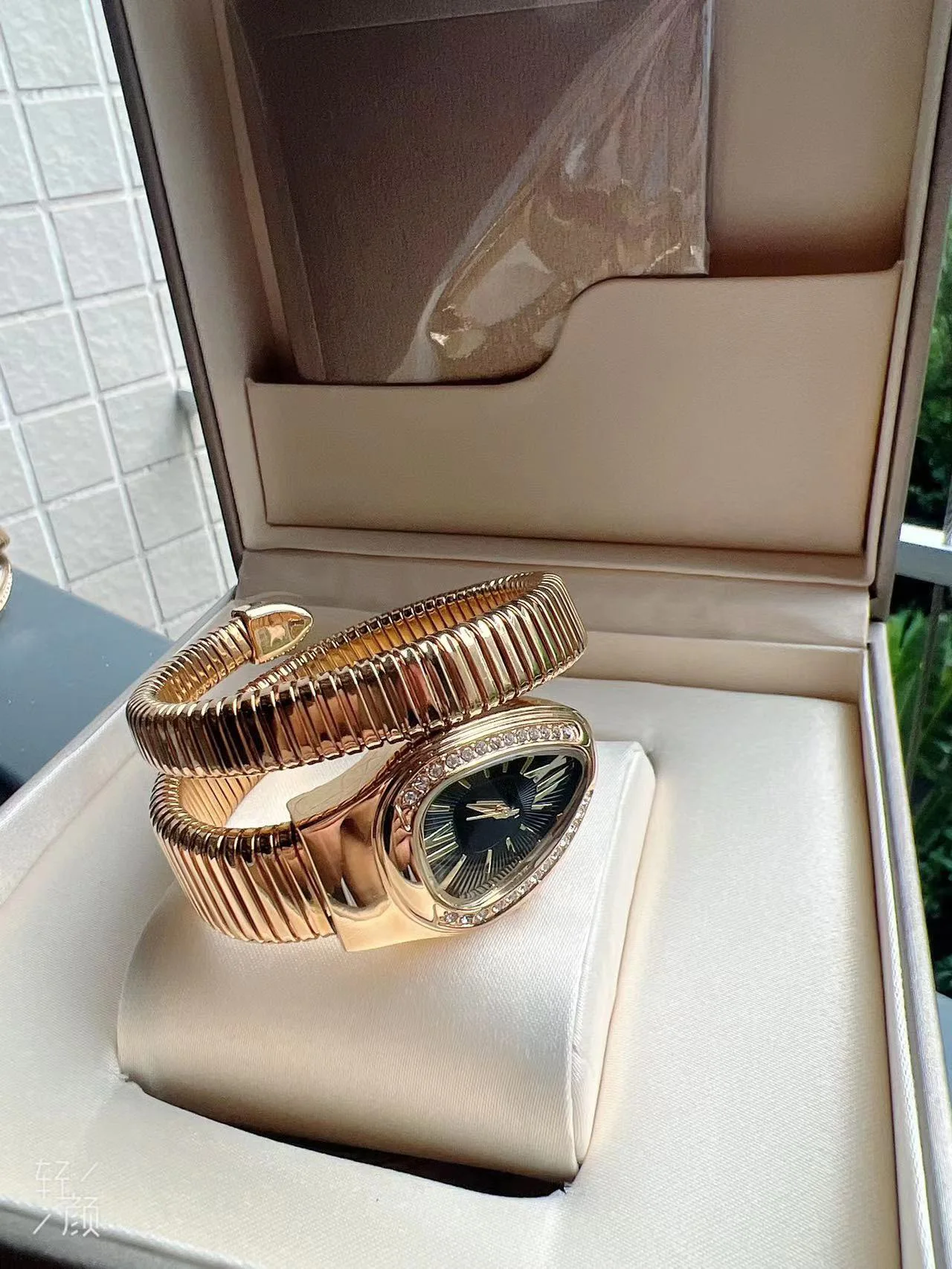 

AAA for Women Wristwatch Luxury Decoration brand Quartz Luminous Shape Watch Stainless Steel Snake