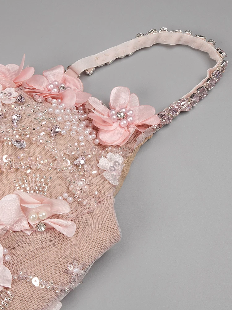 VC Длинное платье на тонких бретельках с бриллиантами и жемчугом блестками