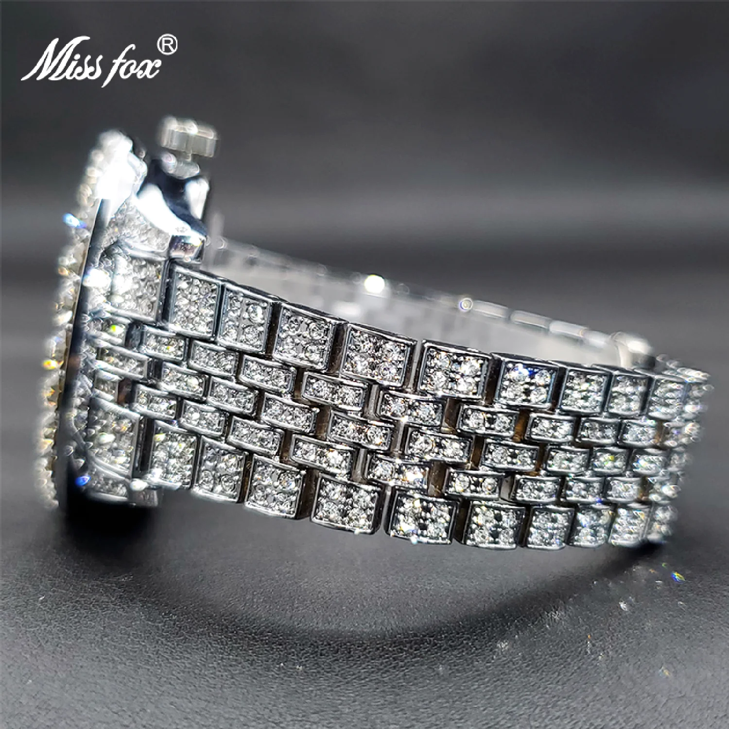 Рисунок 3 - Часы наручные женские с муассанитом