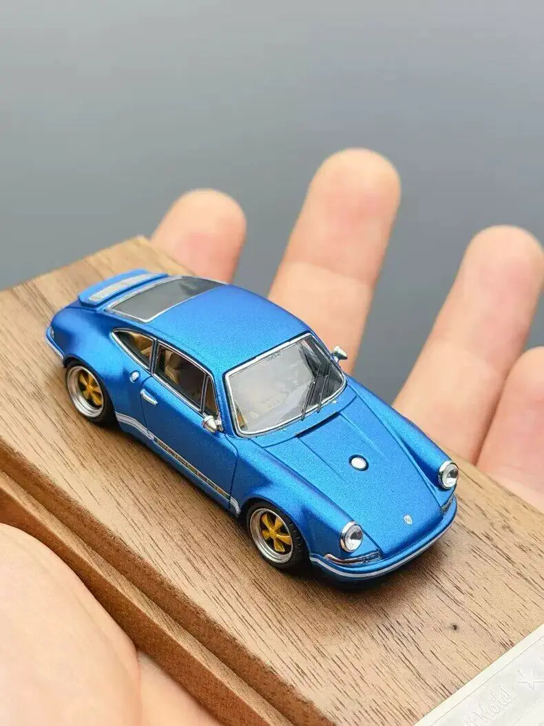 Фото Модель автомобиля Zincit, литая под давлением, масштаб 1/64, Porsche 964 Singer DLS Coupe, спортивный автомобиль, модель из сплава, коллекционная модель Porsche 911 Singer, предмет для демонстрации №2