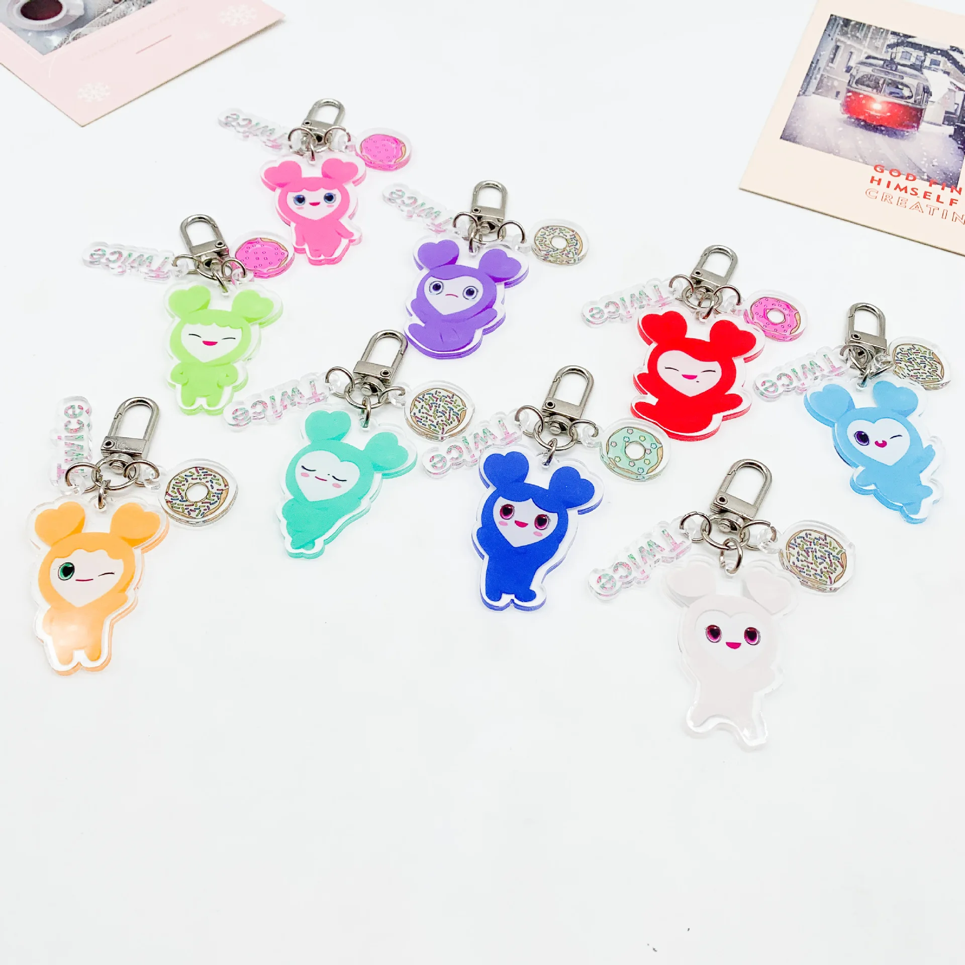 Двухсторонний акриловый брелок для ключей с мультяшным изображением