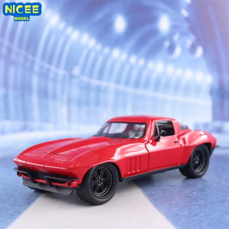 

Модель автомобиля из металлического сплава в масштабе 1:24 1966 Chevy Corvette J281