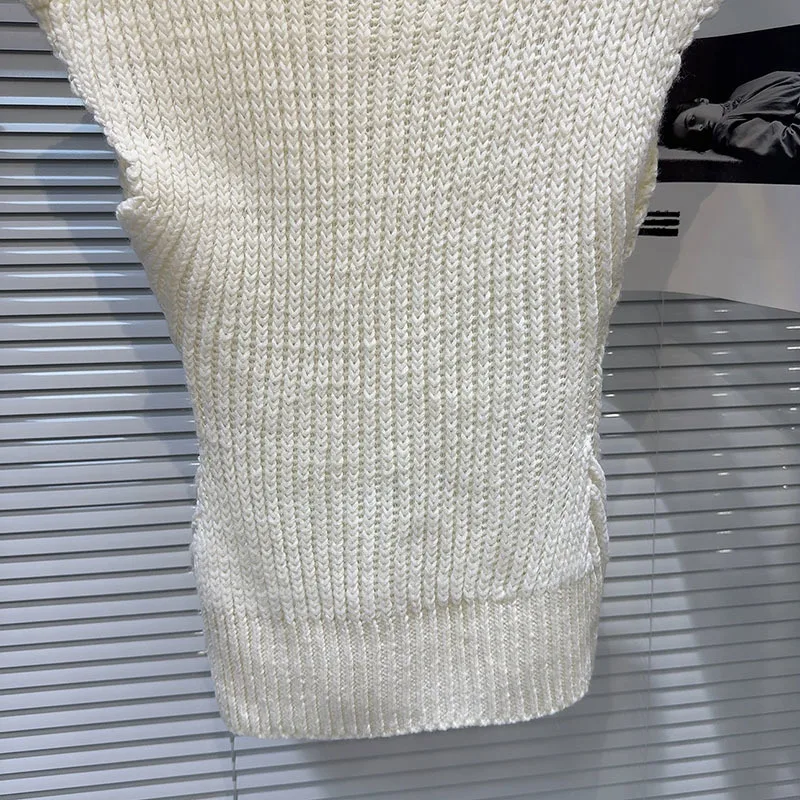 DEAT Нишевый вязаный жилет с металлической пряжкой и полувысоким воротником для