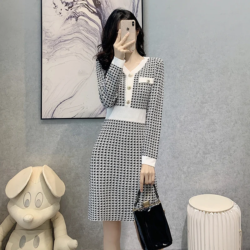 

French V-neck Plaid Knitted Dress Autumn New Women Dress Fashion Knee-length Middle Waist Dress Female Clothing Skin-friendly