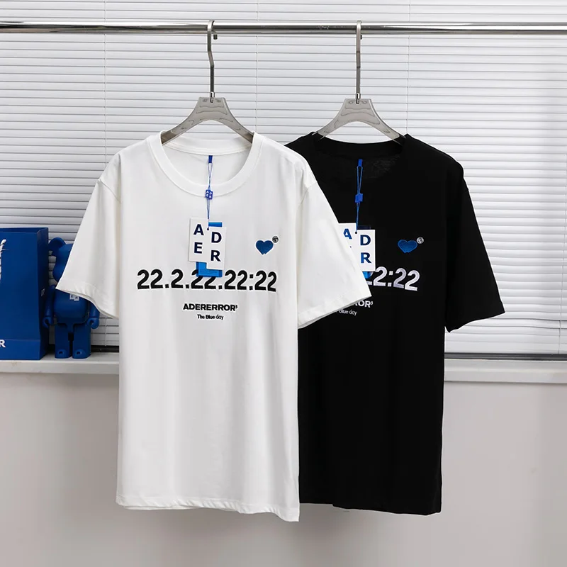 Женская футболка с коротким рукавом принтом в виде сердца |