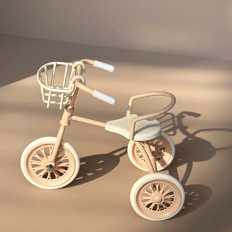 

Миниатюрный железный трехколесный велосипед