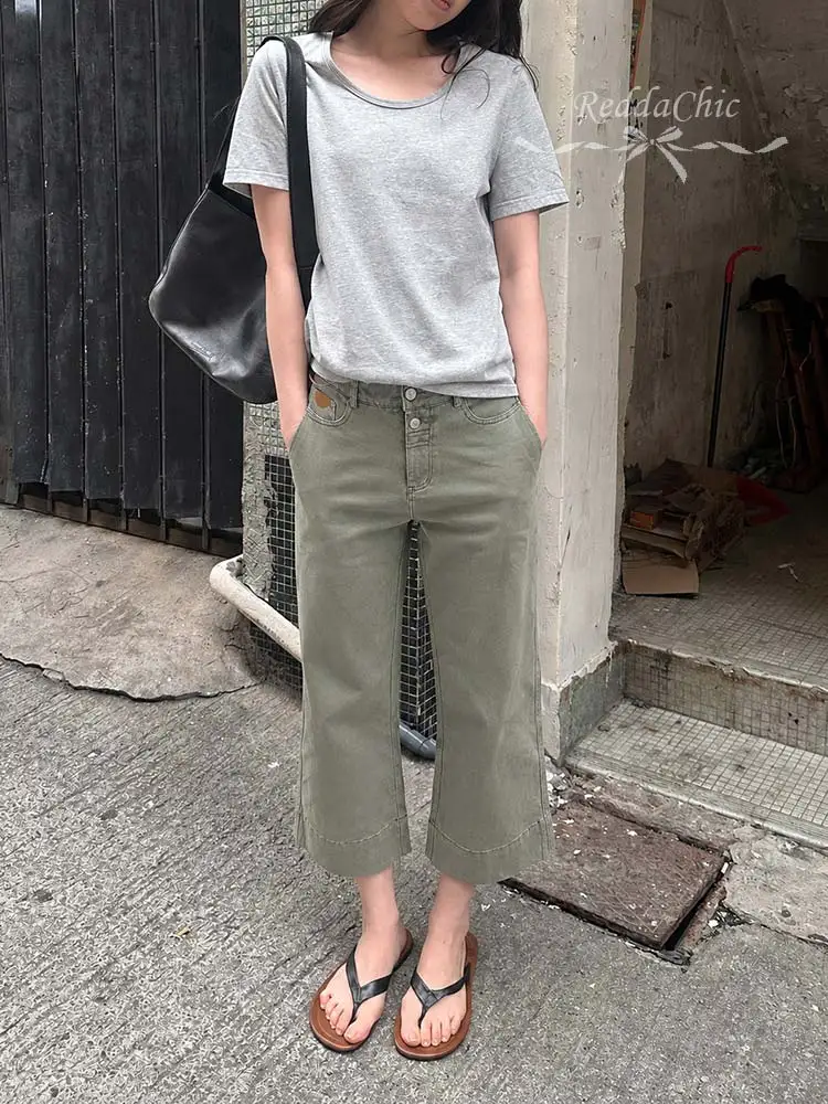 Фото Модные женские укороченные джинсовые шорты REDDACHiC в стиле ретро, корейские, с двумя пуговицами, с эффектом потертости, с высокой талией, джинсовые шорты-бермуды, повседневные, в стиле Y2K, уличная мода №5