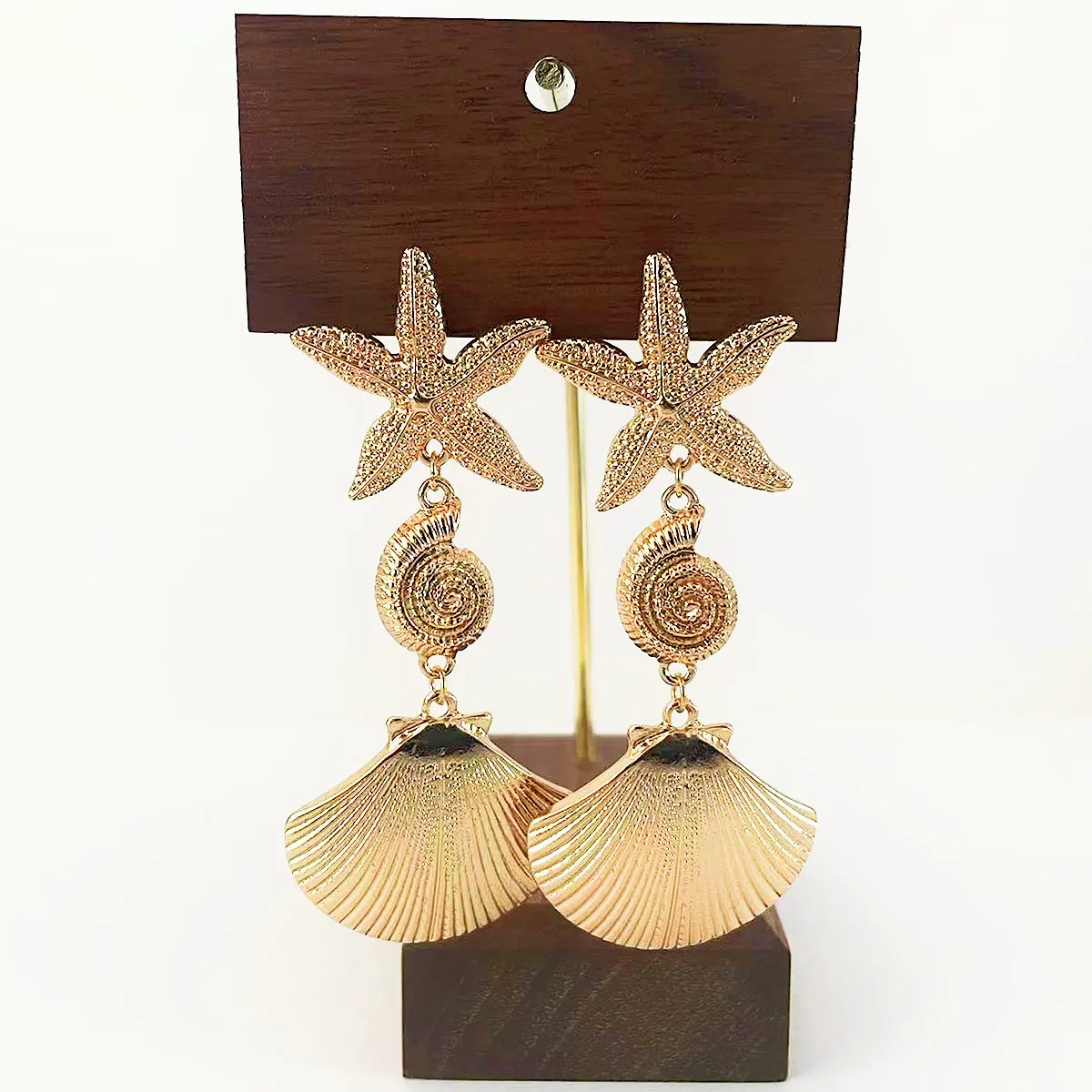 МОДНЫЕ ЮВЕЛИРНЫЕ ИЗДЕЛИЯ MITTO И ВЫСОКОЕ АКСЕССУАРЫ С ЗВЕЗДНЫМИ РАКУШКАМИ АССОРТИ