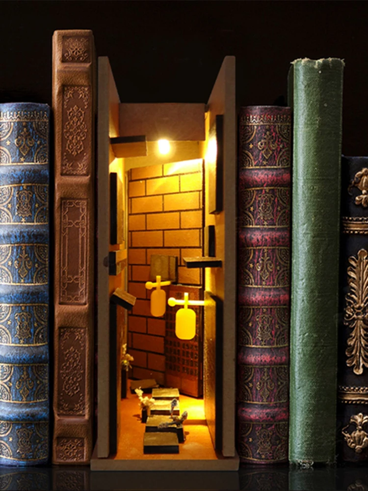 

Home Decoration Gifts Book Nook Insert Decor Ancient Streets Retro Bookshelf Alley Bookend Model Building Kit with LED Light