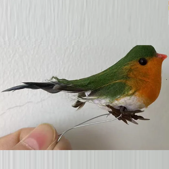 

Искусственная птичка Робин для сада