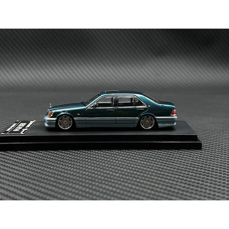 В наличии 1:64 SW S600 W140 двухцветная литая диорама модель автомобиля коллекция