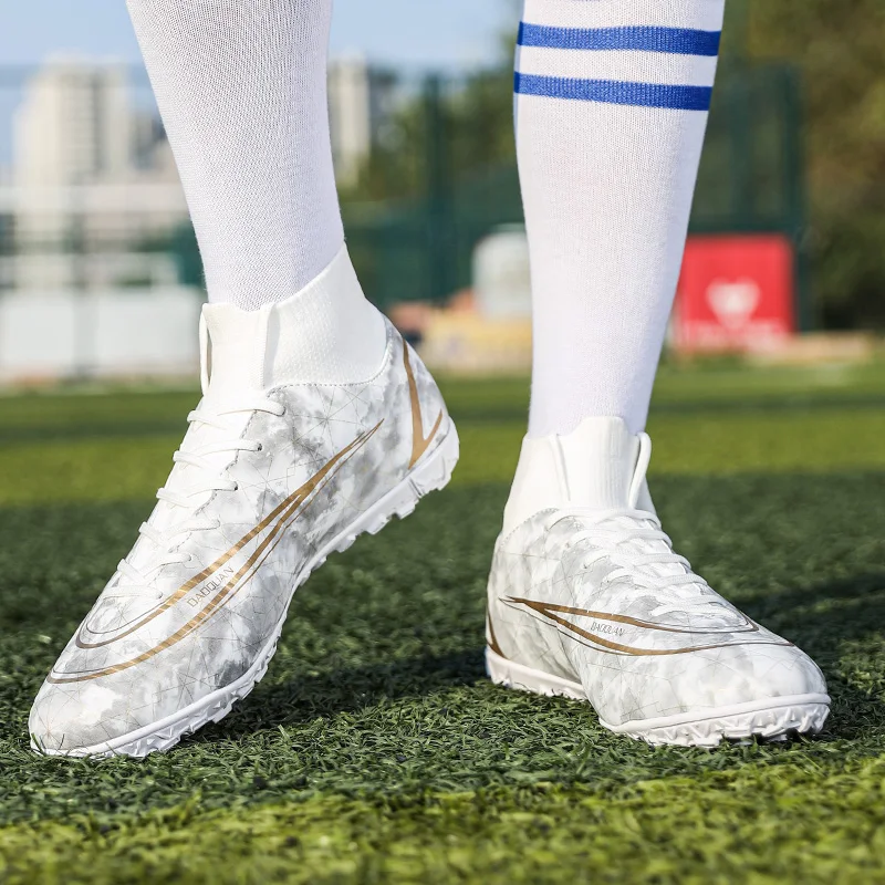 Brand Football Shoes For Men Breathable Spike Ankle Soccer Boots Man Indoor Lightweight Professional Non-Slip Futsal Sneakers