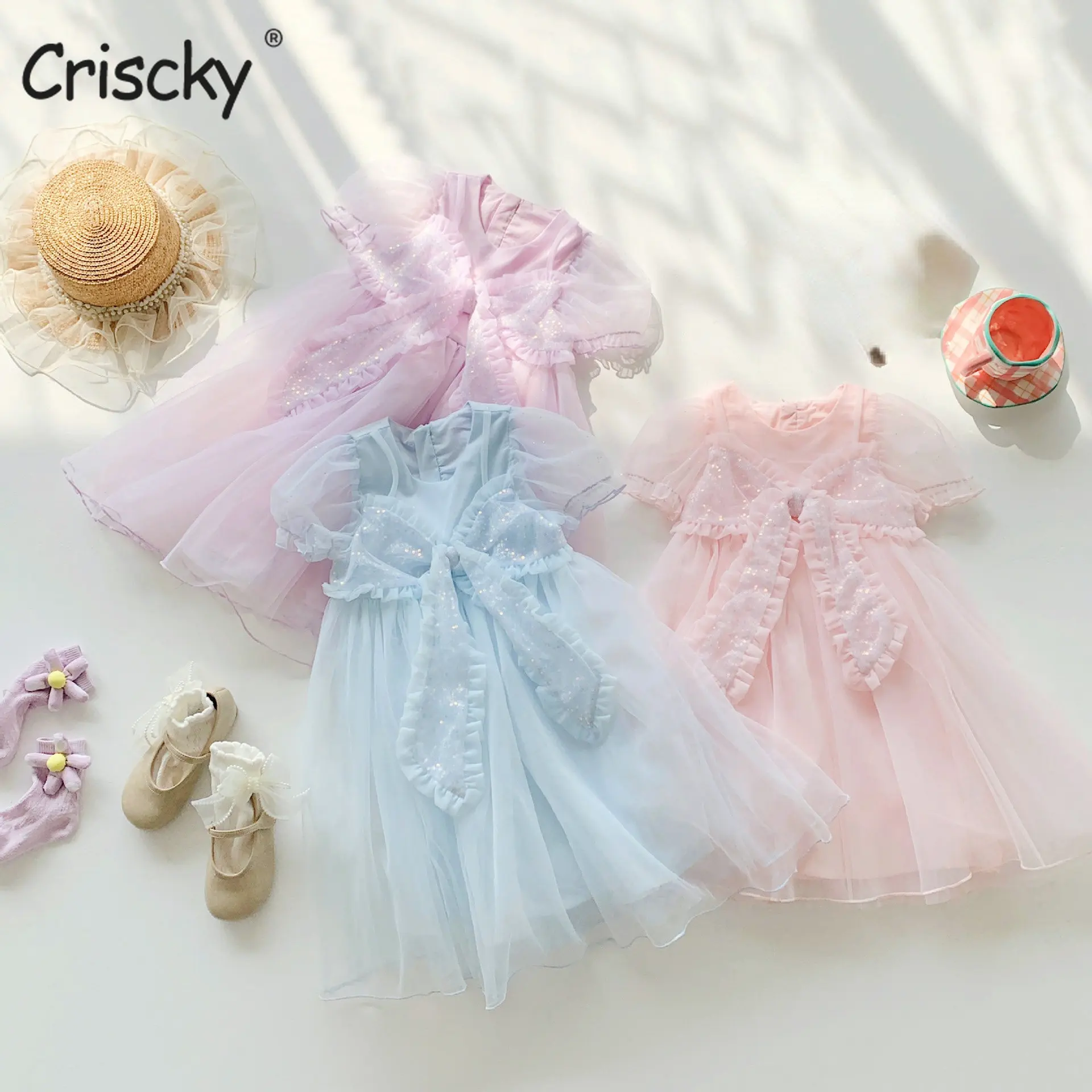 

Детское платье с бантом и оборками, с коротким рукавом