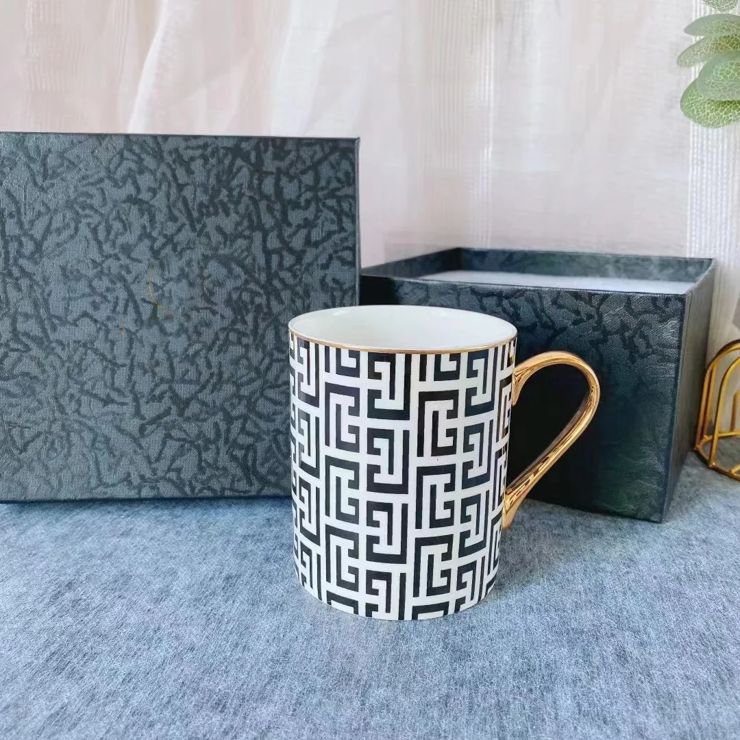 

Оригинальная стандартная керамическая чашка для воды, оптовая продажа, фарфоровые кофейные чашки с золотой ручкой, школьный подарок учителю, бесплатная доставка