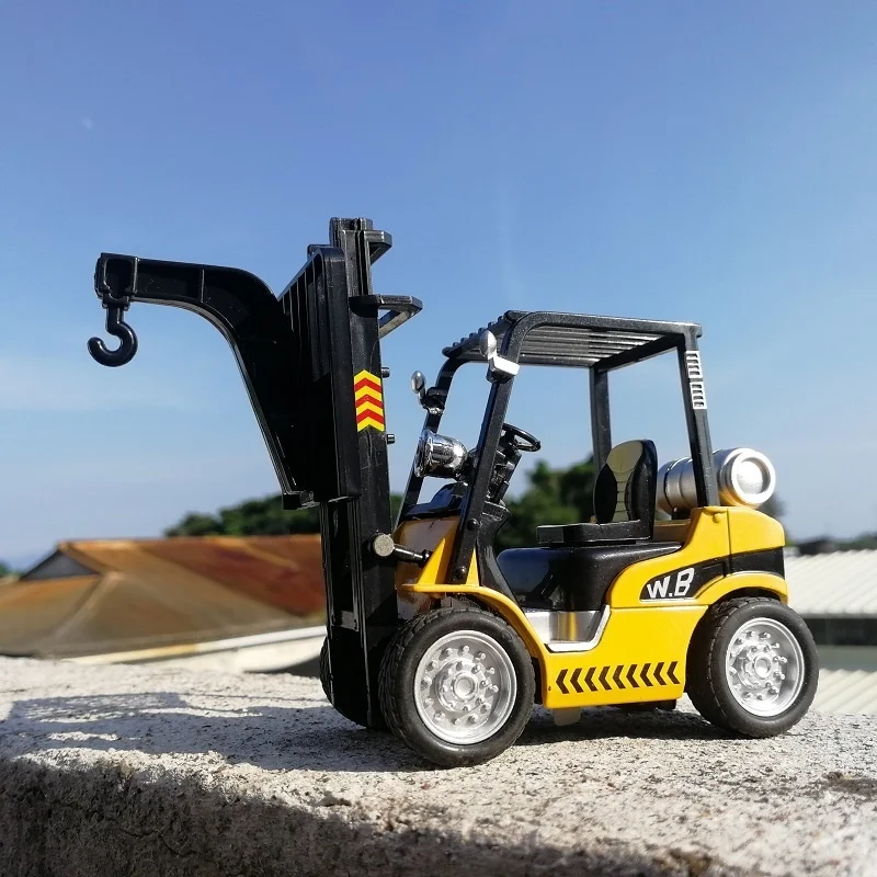 

Alloy Folklift Model Diecast Crane Toy Engineering Vehicles Metal Goods Carrier 13Cm Size Gift For Kids Collectible With Sounds
