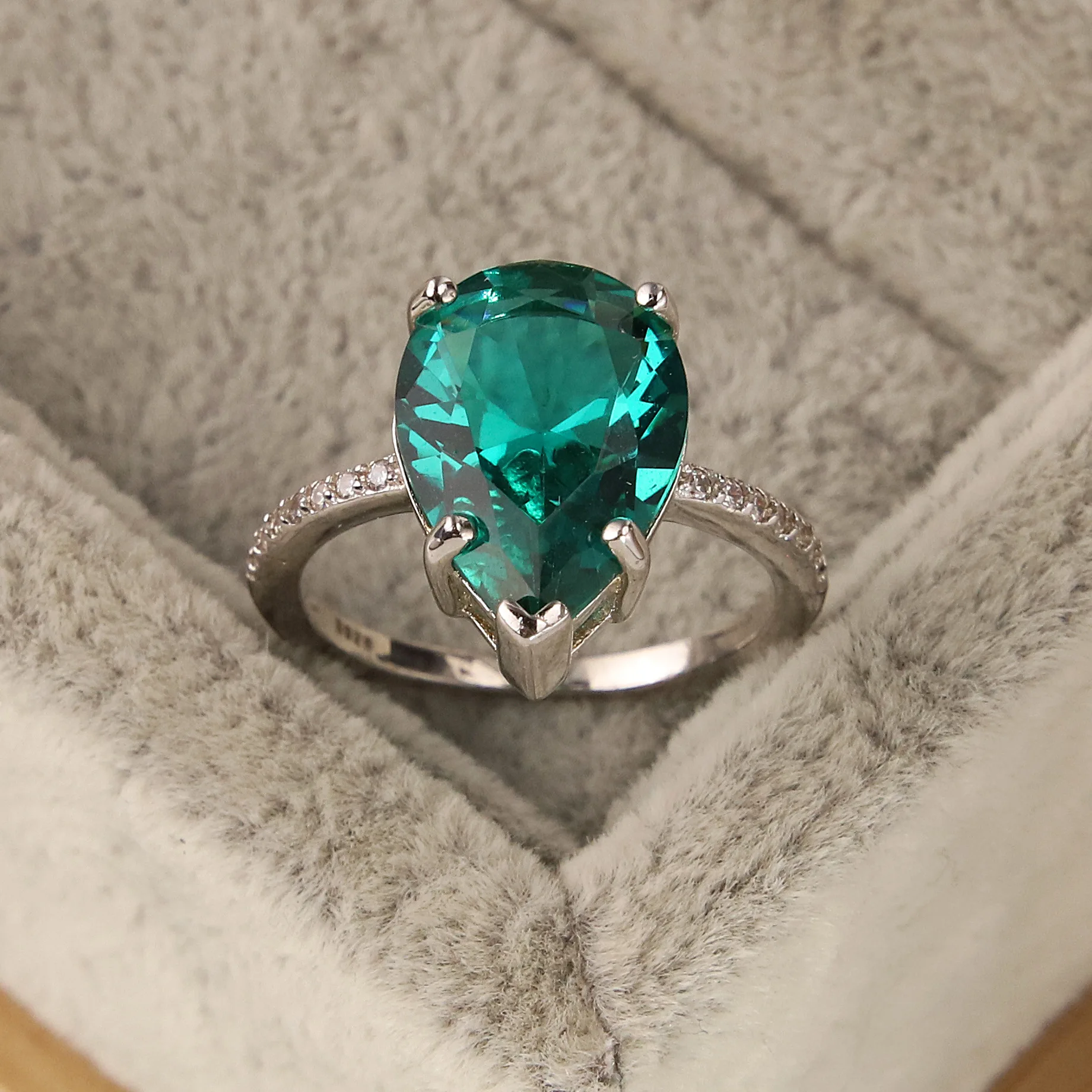 

WPB 100% S925 Sterling Silver Emerald Drop Diamond Ring High Carbon Green Diamond Ring Women Luxury Jewelry Gifts Party