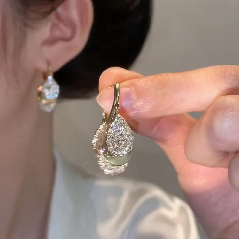 

2023 New Fashion Trend Unique Design Elegant Exquisite Light Luxury Zircon Drop Shape Earrings Women Jewelry Party Premium Gift