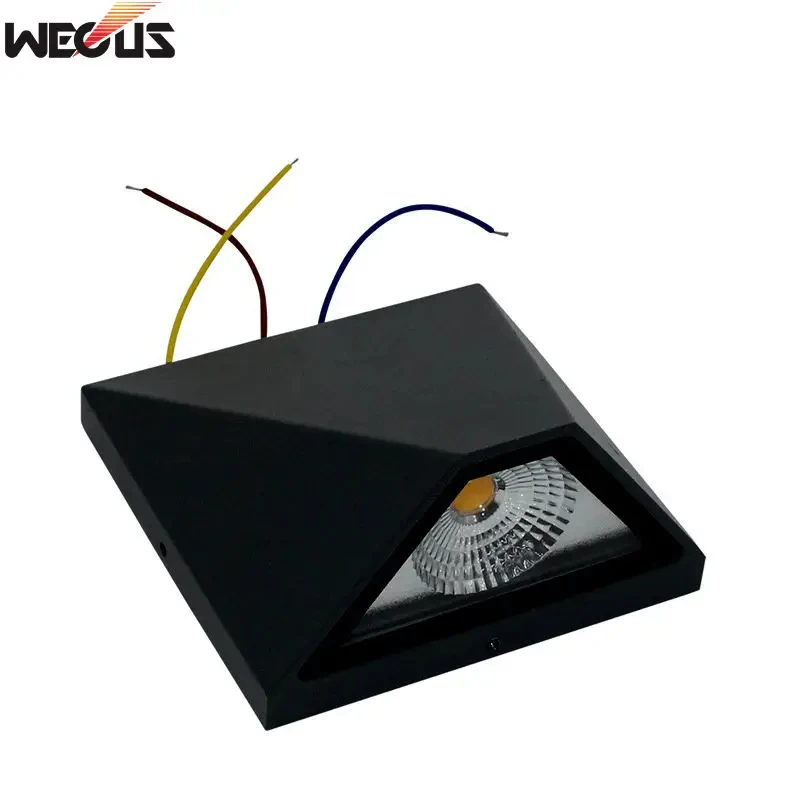 

Настенный светильник WECUS IP65