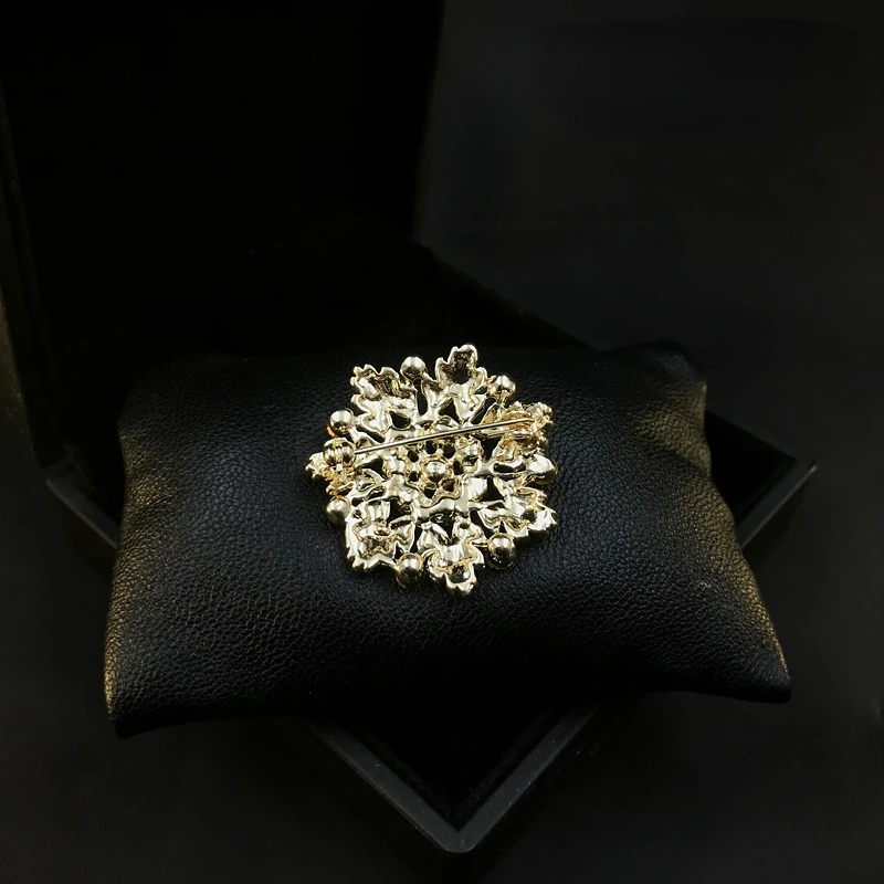 301 Exquisite Flower Brooch Elegant Corsage Pins Coat Fashion Women Suit Neckline Buckle Luxury Rhinestone Jewelry Accessories