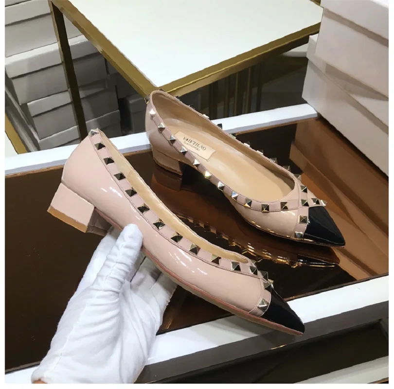 2023 Spring/Summer Shallow Mouth Willow Nail Shoes New Style Pointed Mid Heel Riveted Fashion Thick Heel Women's Short Heels